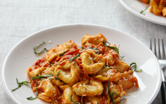 Recept Tortellini met tomaat-basilicumsaus Grand'Italia